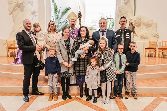 Na prvu korizmenu nedjelju biskup Radoš krstio šesto dijete obitelji Stapić